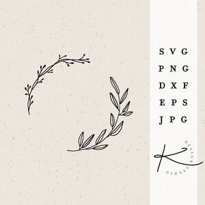Puede incluir: Dos dibujos simples de ramas con hojas en negro sobre un fondo beige. El texto "SVG, PNG, DXF, EPS, JPG" y "K DESIGN STUDIO" está en el lado derecho de la imagen.