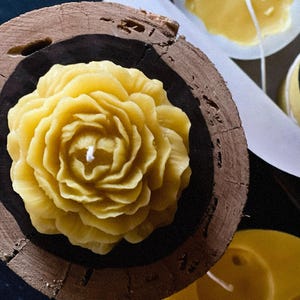 1 Hand-Poured Beeswax Peony Candle - 100% Pure Beeswax | Natural Honey Scent
