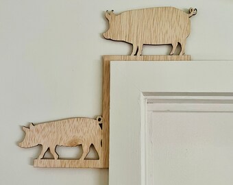 Moldura de esquina para puerta de cerdo: Arte de pared de madera contrachapada sin pintar