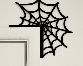 Arte de moldura de puerta con diseño de telaraña