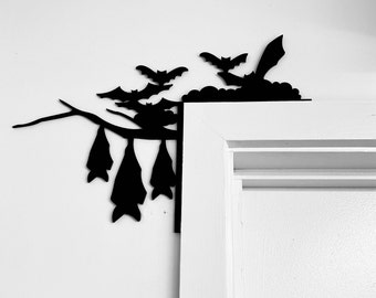 Arte de molduras de puerta con murciélagos colgantes