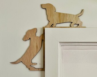 Moldura de esquina para puerta de perro salchicha: Arte mural de madera contrachapada para perros