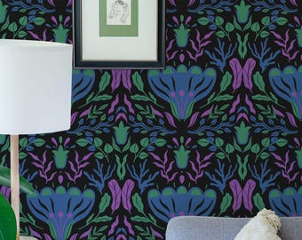 Tapeta w kolorze ciemnoniebieskim z motywem botanicznym | Wyrazista tapeta z kwiatowym wzorem do odklejania i przyklejania – zdejmowana tkanina lub winyl, bez kleju | Rozmiary niestandardowe