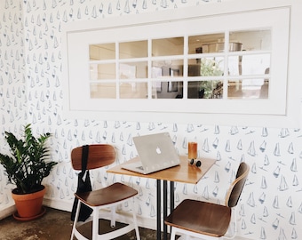 Blauw zeilbotenbehang: kustschetsontwerp (afpellen of niet geplakt, aangepaste kleuren en maten)