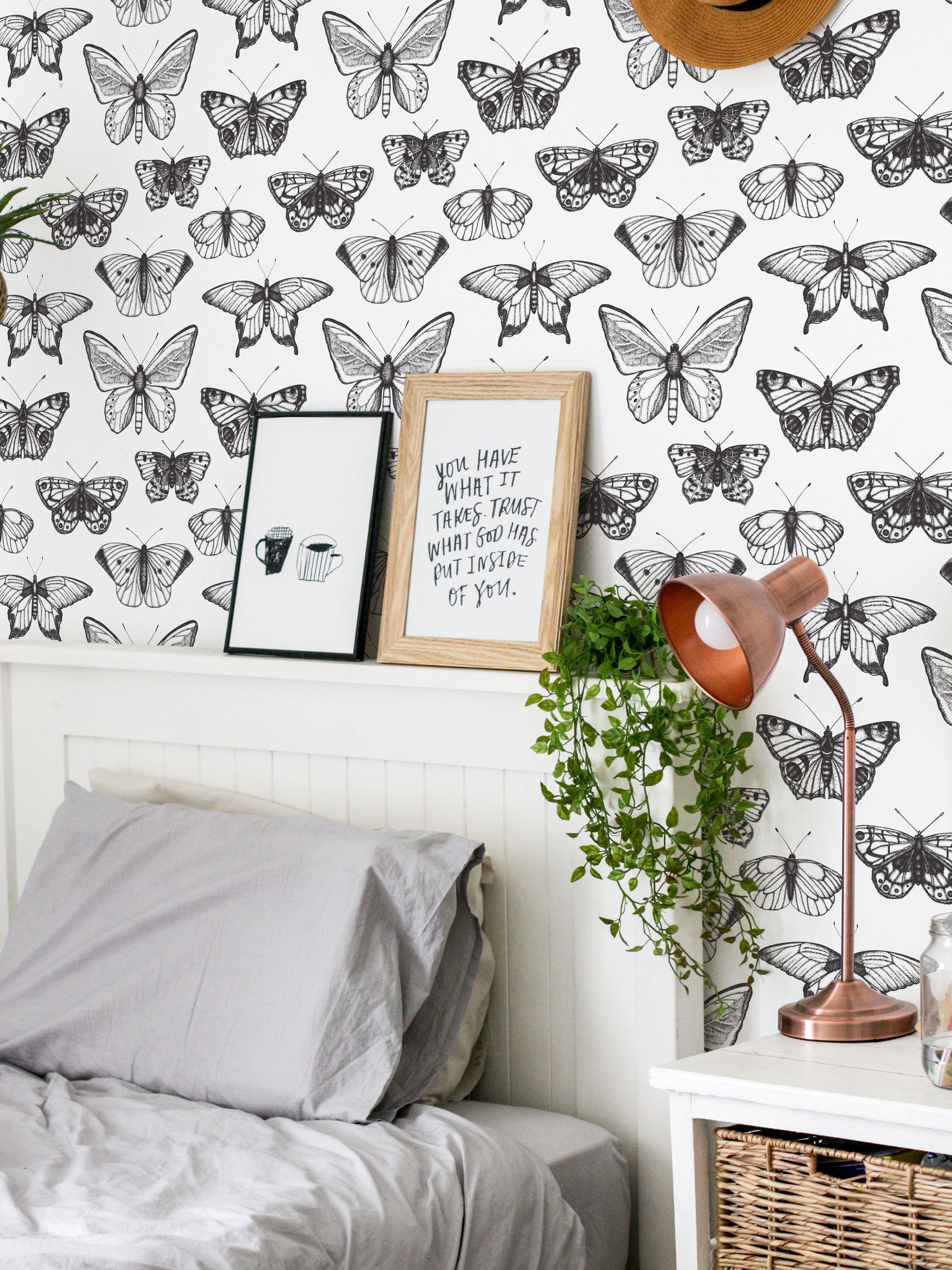 Tạo không gian sống của bạn trở nên tinh tế và đầy phong cách với Butterfly Peel and Stick Wallpaper, Boho từ Etsy. Hãy xem hình ảnh để nhận ngay niềm cảm hứng cho căn phòng mới của bạn!