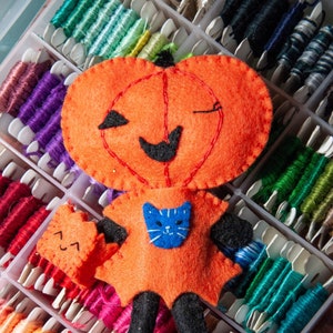 PDF. Halloween Pumpkin Head Girl Doll with Bag.  Plush Doll Pattern, Softie Pattern, Soft felt Toy Pattern.
