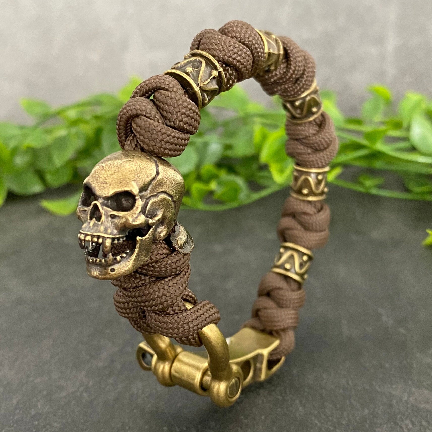 Bracelet de Survie en Paracorde Avec Tête de Mort et Casque de