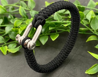 Minimalist Black Paracord Bracelet - Stainless Steel Shackle