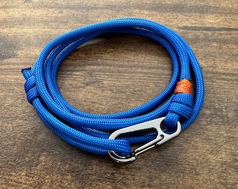 Pulseira de corda ajustável - Pulseira de paracord com mosquetão cinza