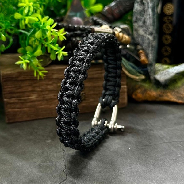 Paracord Bracelet - Tactical Bracelet - Bracelet Stack - Minimalist Bracelet - Men's Bracelet - Paracord Armband - Survival Bracelet