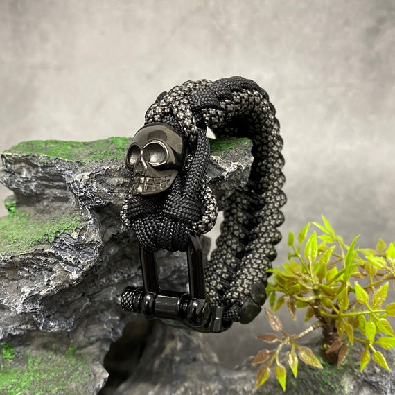 スカルビーズ - 調節可能なパラコードブレスレット - シャックル