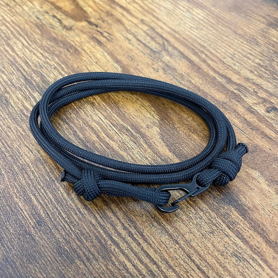 Adjustable Paracord Bracelet Featuring a Black Clasp 