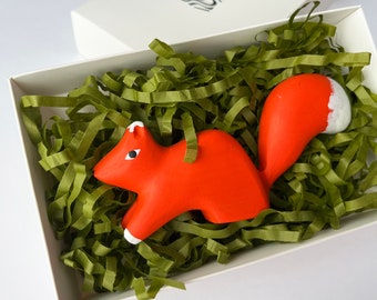 Handcrafted Wooden Squirrel Toy: Eco-Friendly Playmate