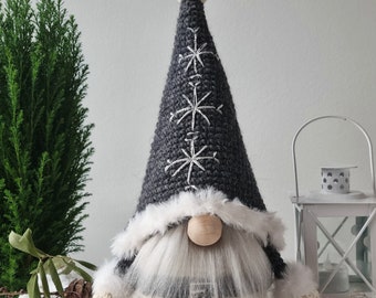 Traditional Christmas Gnome for mantel shelf decoration, Elegant Gray  Nordic Gonk, Scandinavian style Knome, Cute Nisse, Tomte figurine