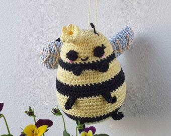 Cute yellow bumblebee gift for girl, amigurumi crocheted bee decoration, kids room decor for granddaughter, birthday gift for niece daughter