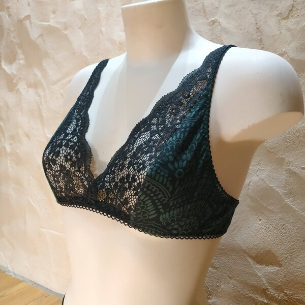 Brassiere en coton bio vert forêt et dentelle de Calais noire