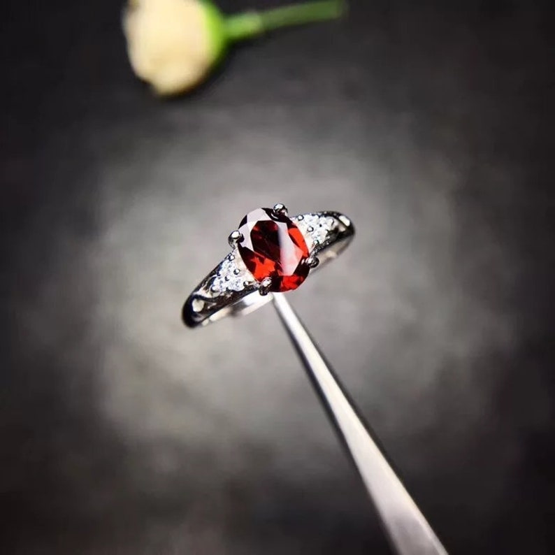 Red Garnet gemstone ring Womengift for her 925 Sterling Silver ring,Garnet engagement ring Natural Garnet ring Oval cut garnet 5*7 mm