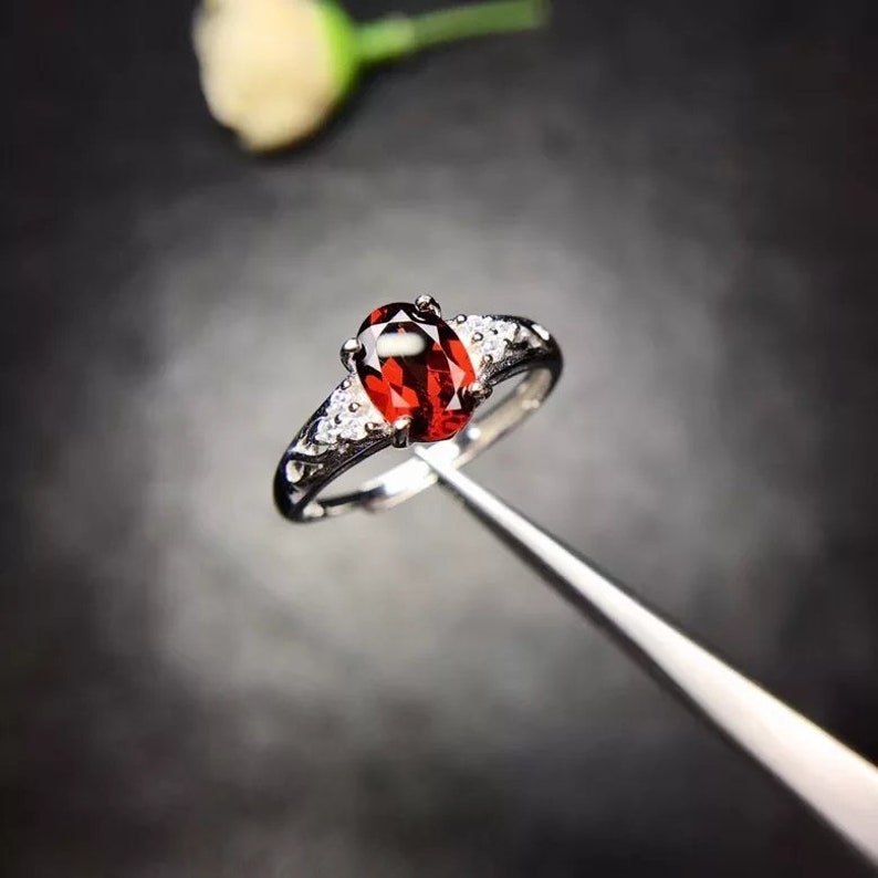 Red Garnet gemstone ring Womengift for her 925 Sterling Silver ring,Garnet engagement ring Natural Garnet ring Oval cut garnet 5*7 mm