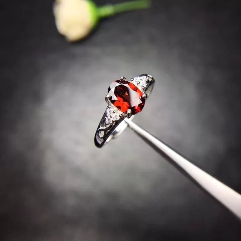 Red Garnet gemstone ring Womengift for her 925 Sterling Silver ring,Garnet engagement ring Natural Garnet ring Oval cut garnet 5*7 mm