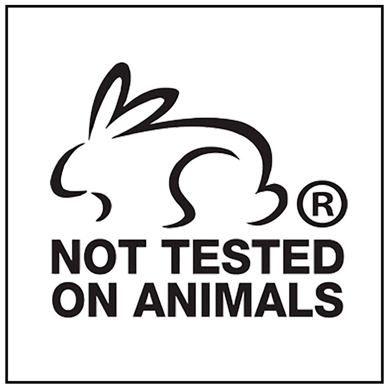 Op de afbeelding: Zwart-witte afbeelding van een konijn met de tekst "NOT TESTED ON ANIMALS" en een geregistreerd handelsmerk.
