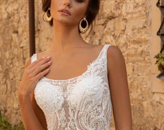 Boho-Couture Lace Wedding Dress with Long Tulle Train – Sheer Appliqué Bodice – Lightweight Bridal Gown on Straps