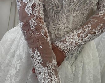 Odpinane rękawy ślubne z koronki Chantilly, przezroczyste rękawy ślubne, koronkowe rękawiczki z kwiatowym wzorem, romantyczne dodatki ślubne, niestandardowe rękawy ślubne