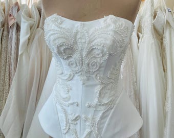 Perlenbesetztes Brautkorsett-Oberteil, handgefertigtes Hochzeitsmieder mit Perlenstickerei, maßgefertigtes Brautkorsett, zweiteiliges Hochzeitsoutfit