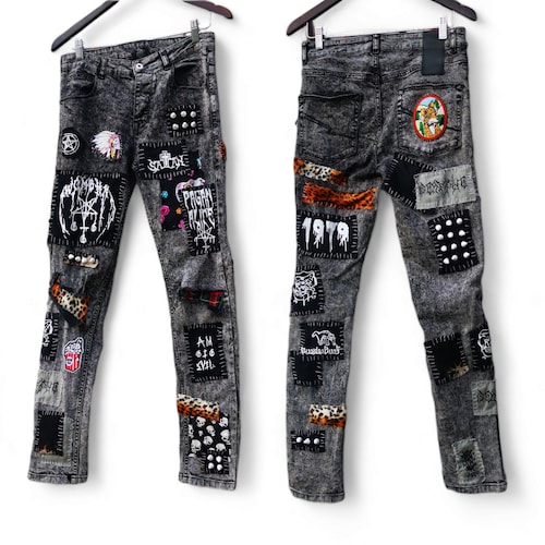 Cintura Punk Con Fibbia A Teschio E Strass, Borchiata, In Pelle PU. Larghezza 3,8 Cm, Disponibile In Lunghezze 100/110/120 Cm. Unisex Per Jeans E Street Dance.