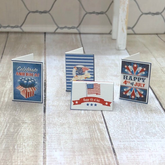 Dollhouse Mini 4th of July Welcome Mat 3 American Flags /& Wreath 1:12 scale