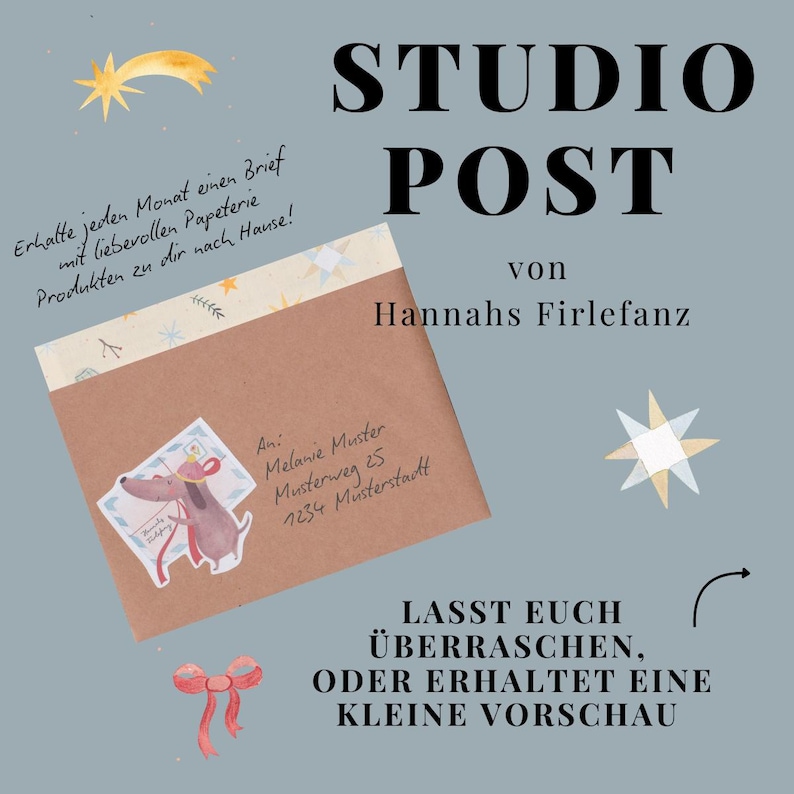 Op de afbeelding: Een bruine envelop met een decoratieve sticker van een cartoonhond met een hoed en sjaal. De envelop heeft Duitse tekst, waaronder "STUDIO POST" en "Hannahs Firlefanz."