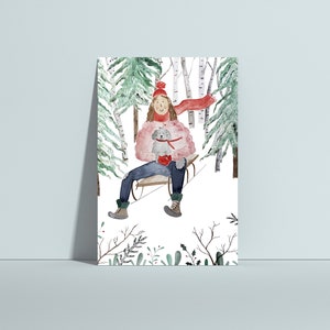 Puede incluir: Una ilustraci&oacute;n de acuarela de una persona sentada en un trineo en un bosque nevado. La persona lleva un gorro rojo, una chaqueta rosa, pantalones vaqueros azules y botas marrones. La persona est&aacute; sosteniendo un peque&ntilde;o perro gris. El fondo es un bosque nevado con &aacute;rboles y abedules blancos.