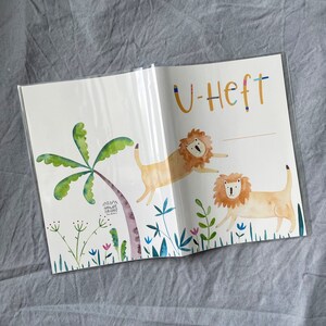 K&ouml;nnte beinhalten: Ein farbenfroher illustrierter Buchumschlag mit dem Titel "U-Heft". Der Umschlag zeigt zwei L&ouml;wen, eine Palme und verschiedene Blumen.