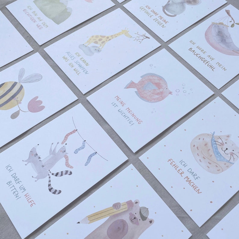 Op de afbeelding: Een set van 10 ge&iuml;llustreerde kaarten met verschillende dieren en zinnen in het Duits. De kaarten zijn gedrukt op wit karton en bevatten aquarel illustraties. De zinnen op de kaarten zijn: "Ich bin auf dem richtigen Weg", "Ich darf meine Gef&uuml;hle zeigen", "Ich h&ouml;re auf mein Bauchgef&uuml;hl", "Ich kann alles schaffen was ich will", "Meine Meinung ist wichtig!", "Ich darf um Hilfe bitten!", "Ich darf Fehler machen", en meer.