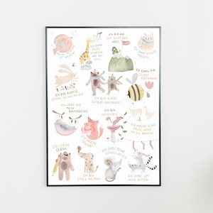 Op de afbeelding: Een ingelijste kunstdruk met aquarel illustraties van dieren, elk met Duitse tekst. Het kunstwerk bevat een vogel, een giraffe, een konijn, beren, een bij, een vos, een muis en meer. De print heeft een zwart frame en is geschikt voor een kinderkamer.