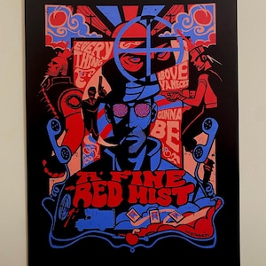 K&ouml;nnte beinhalten: Ein Plakat im Retro-Stil mit einem Farbschema in Rot, Wei&szlig; und Blau. Das Plakat zeigt einen Mann mit einem roten Kreuz &uuml;ber dem Auge und den Text "A Fine Red Mist" in fetter, roter Schrift.