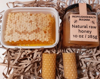 Juego de regalo de miel cruda, cesta de regalo de panal - tarro de miel de flores silvestres, panal natural, velas de cera de abejas laminadas a mano