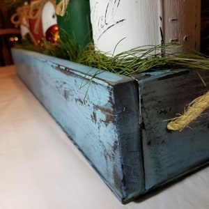 30-Zoll-blaues rustikales Mittelstück für Esstisch, Bauernhausfrühling, 7 Einmachglas-Box, Manteldekor, Sommerpflanzer, Sukkulentengeschenk