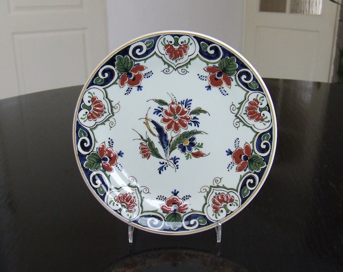 De Porceleyne Fles Delft small to medium sized handpainted polychrome wall plate