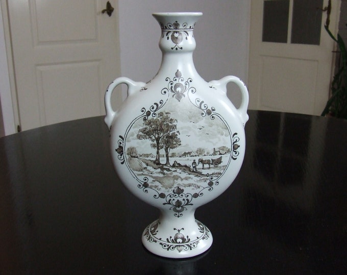 De Porceleyne Fles rare Delft handpainted sepia pilgrim vase