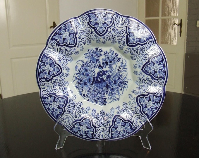 Géo Martel Desvres large handpainted Delft chinoiserie style lobed dish