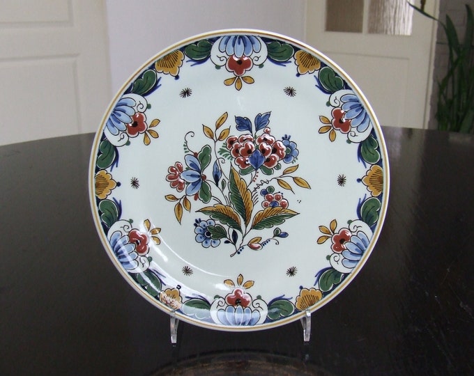 De Porceleyne Fles Delft small to medium sized handpainted polychrome wall plate