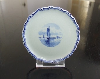 De Porceleyne Fles small handpainted Delft blue wall plate with Dutch scenery