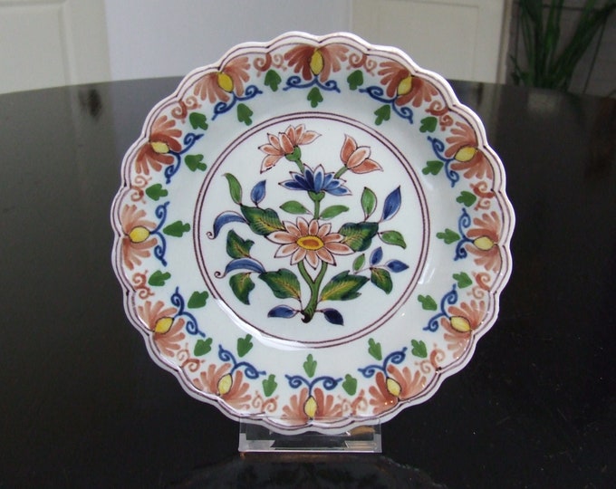 Tichelaar Makkum small to medium sized Delft style handpainted polychrome wall dish (tin glaze)