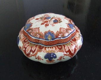 De Porceleyne Fles Delft handpainted imari "Pijnacker" covered bonbon/ candy dish (candy box)