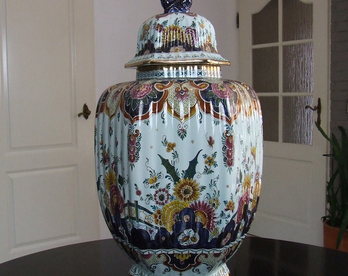 Potterij Rembrandt (Plateelbakkerij Zuid-Holland) royal sized handpainted Delft imari covered vase == RESERVED for SAM! == lid, 1st pmnt ==
