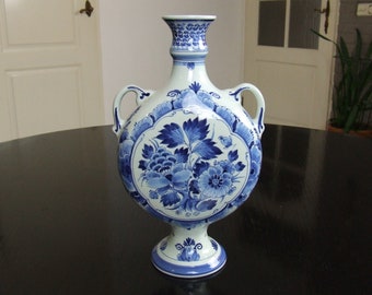 De Porceleyne Fles Delft handpainted Delft Blue pilgrim vase