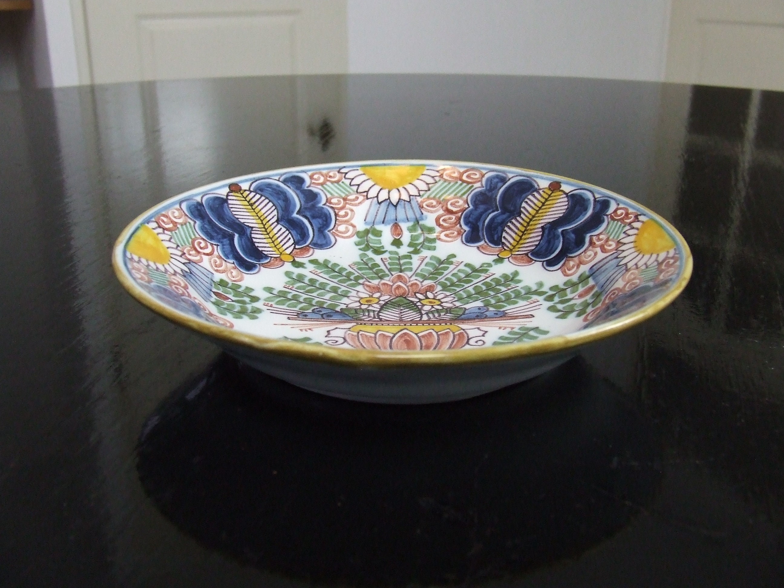 工芸品 Makkum Delft Tichelaar Makkum handpainted Delft style polychrome 'peacock