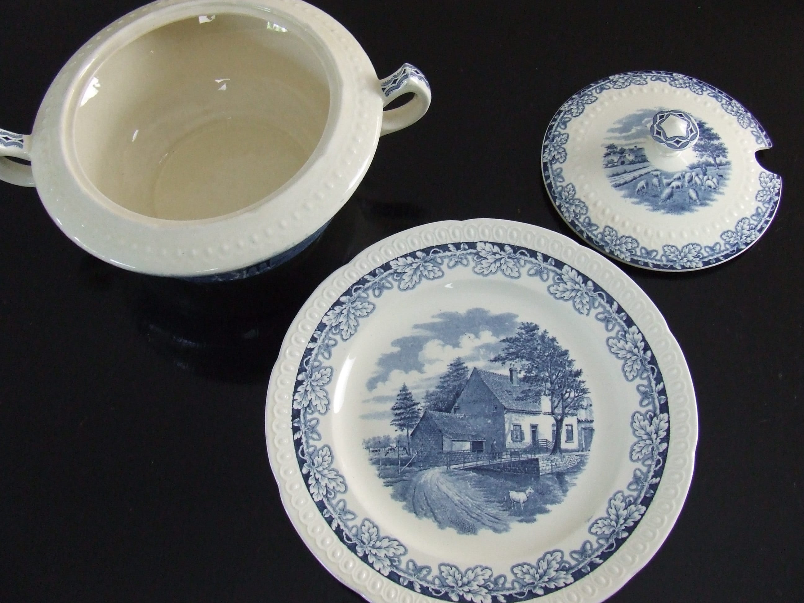 Société Céramique Maastricht tureen and charger Dutch Farm (Boerenhoeve)