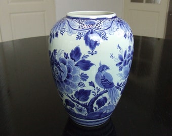 Quo Vadis Gouda medium sized handpainted blue Delft flower vase