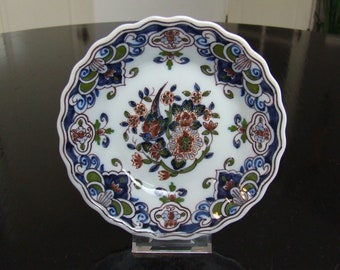 Tichelaar Makkum small to medium sized Delft style handpainted polychrome wall dish (tin glaze)